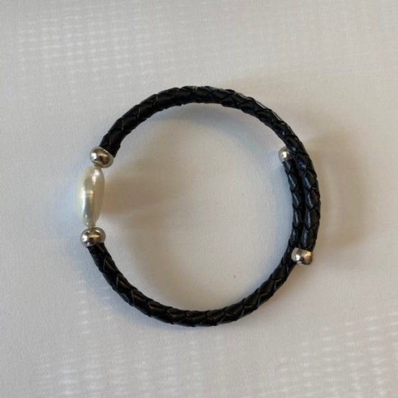 Fresh Water Pearl Bangle Wrapped in Black Leather - Picture 4 of 5